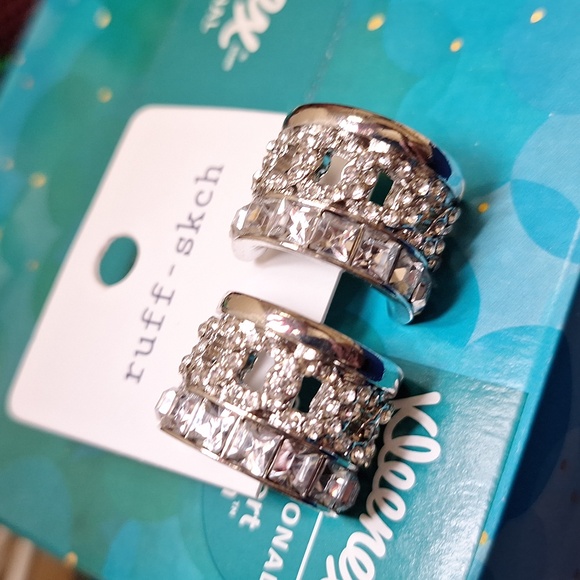 ( 5 for $20 when bundled!!) RUFF SKCH EARRINGS - Picture 4 of 7